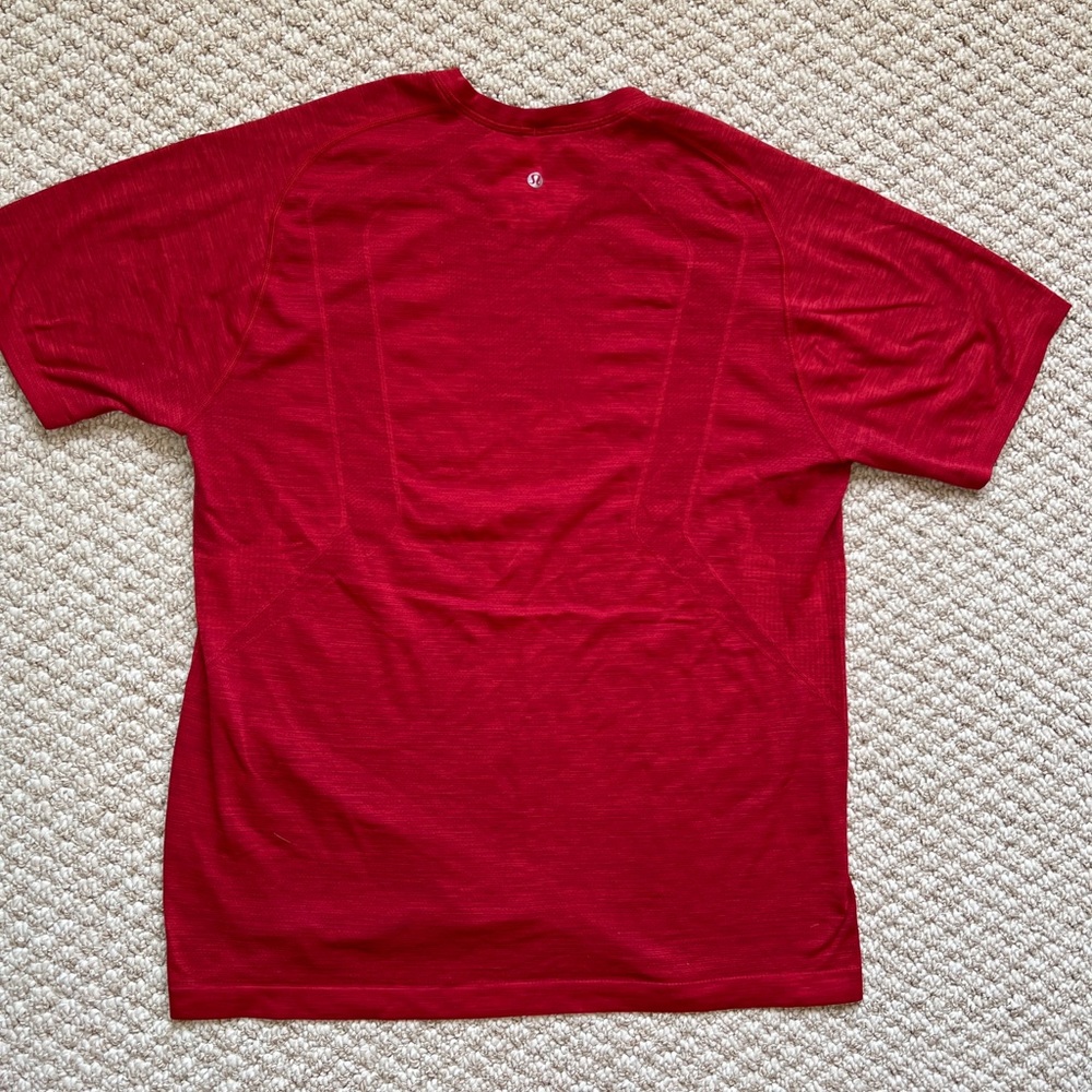 Lululemon Metal Vent Tech Short Sleeve Crew Size L Red
